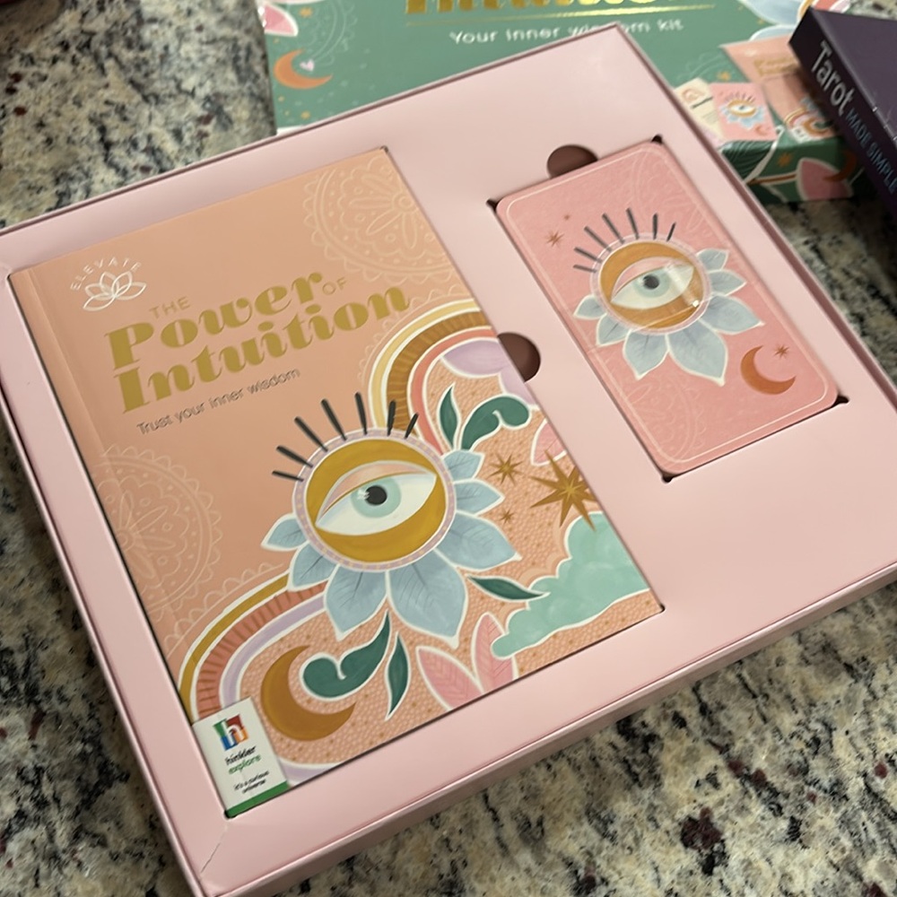 The power of intuition and Tarot made simple with new in box 75 tarot cards-NIB